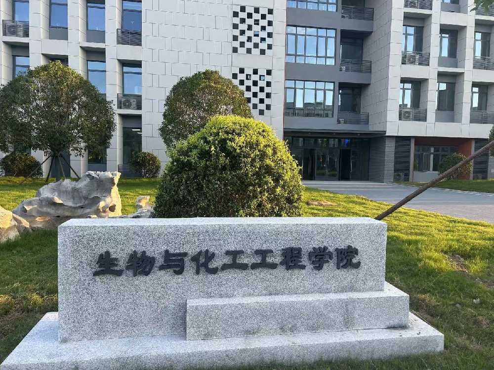 南宁市扬州职业大学体育场高杆灯项目
